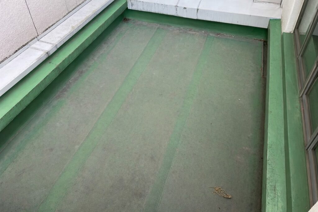 大規模修繕工事　防水工事　ウレタン塗膜防水　実例ビフォー